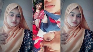 Chubby Girlfriend Showing Pussy Video