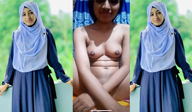 Hijabi Girl Showing & Rubbing Pussy Fuck
