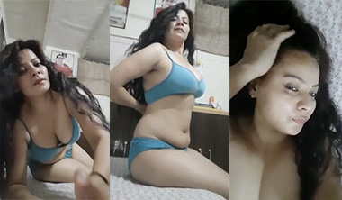 Tight Pussy – Indian Milf  Fingering Showing Live